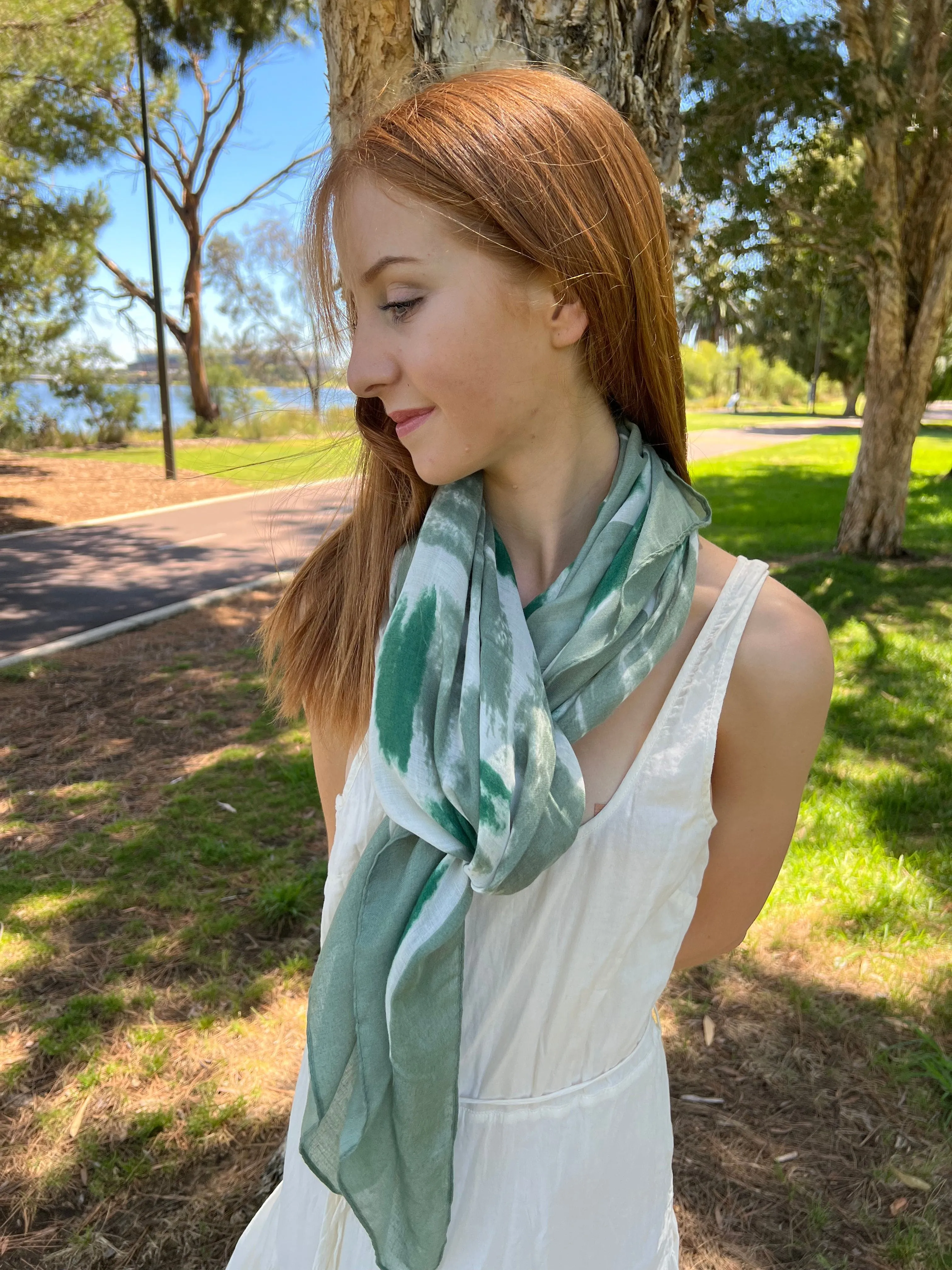 🍃 Green Scarf -Print Scarf - Block Shades