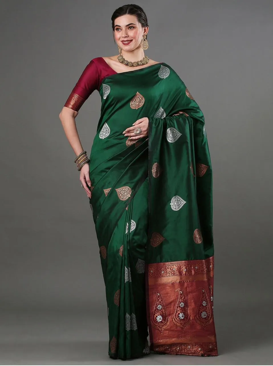 Classy Green Soft Silk Saree With Extraordinary Blouse Piece