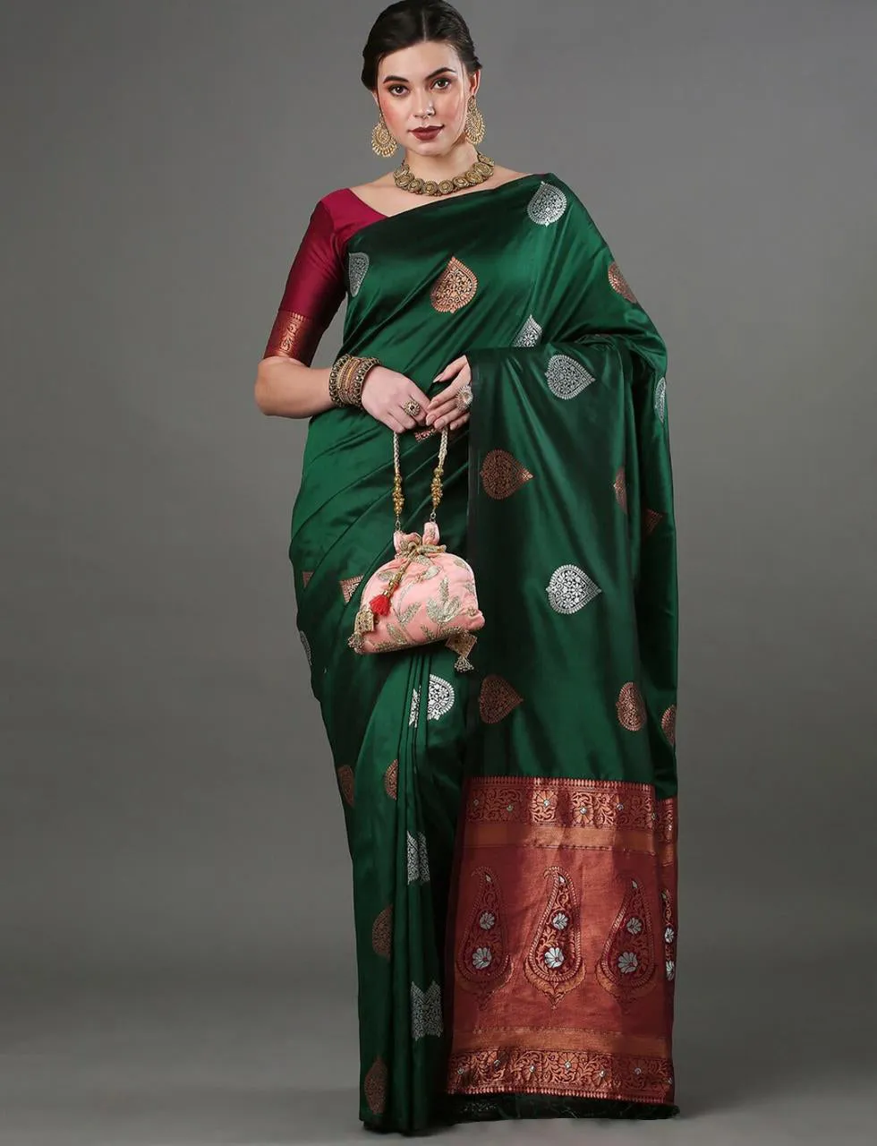 Classy Green Soft Silk Saree With Extraordinary Blouse Piece