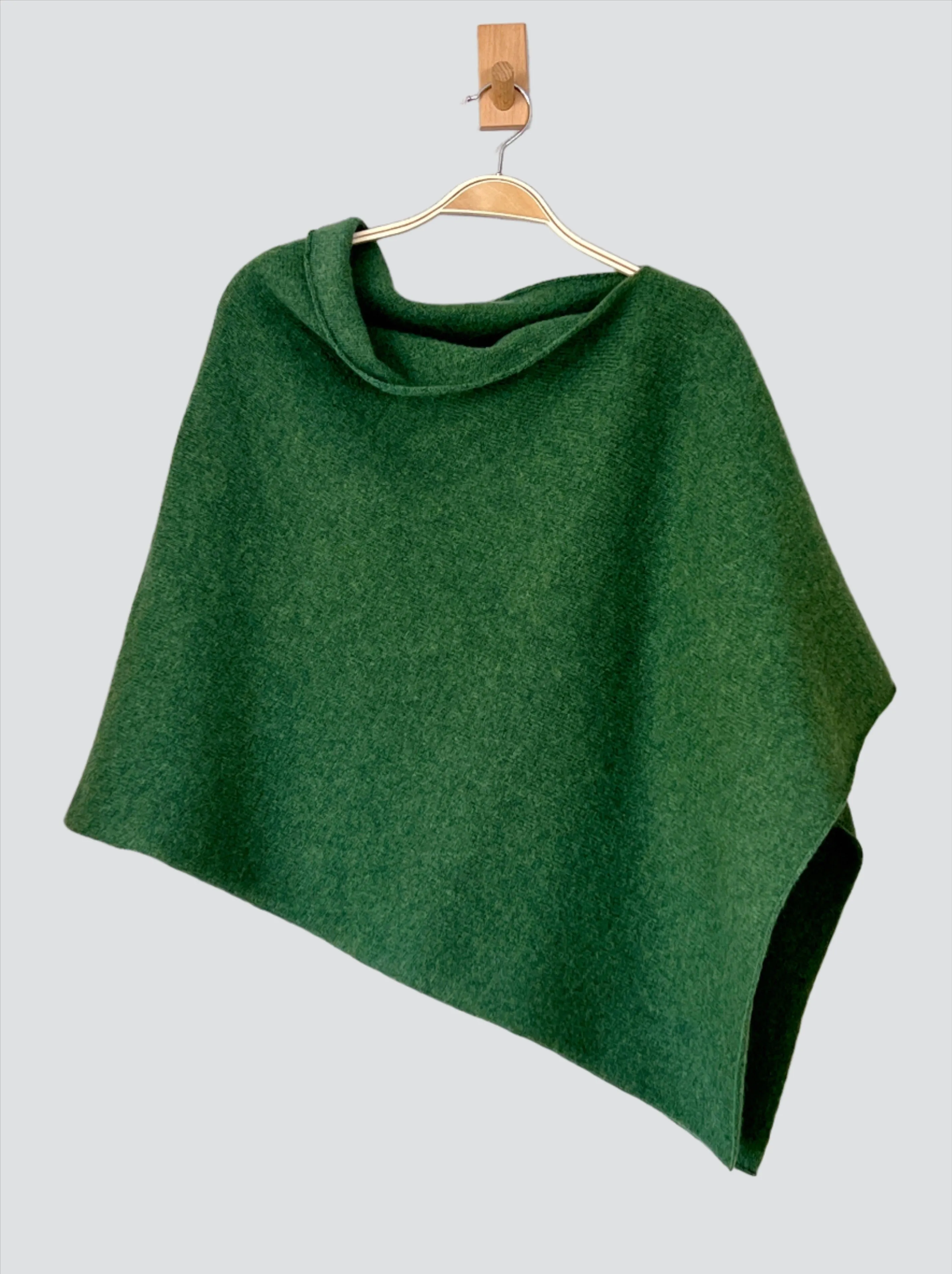 Poncho Soft Merino Lambswool Turf Green