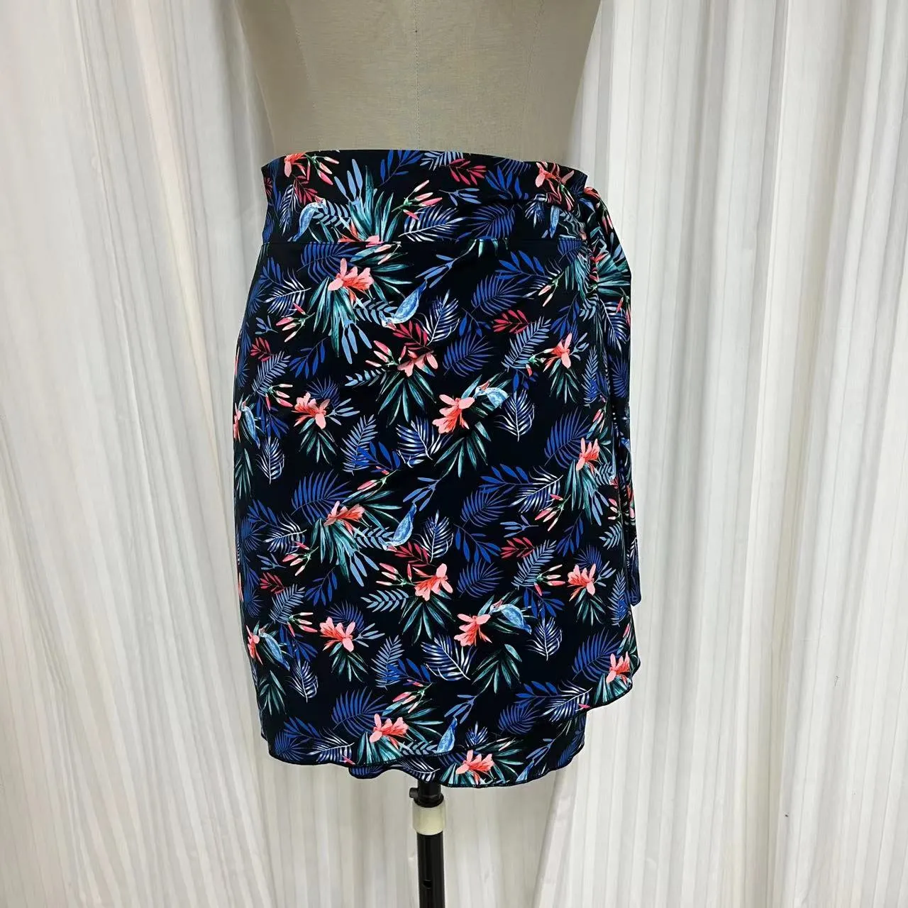 Skirt P2101s Bkleaves - SWIMWEAR OR RUNNING SKIRT 45cm