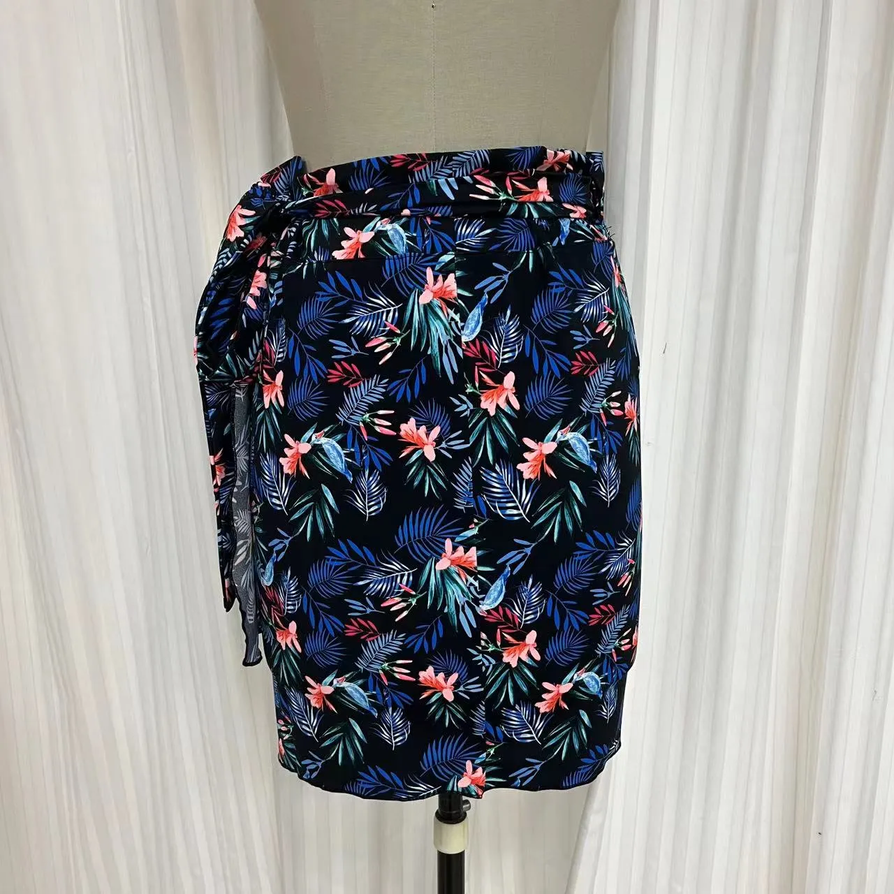 Skirt P2101s Bkleaves - SWIMWEAR OR RUNNING SKIRT 45cm