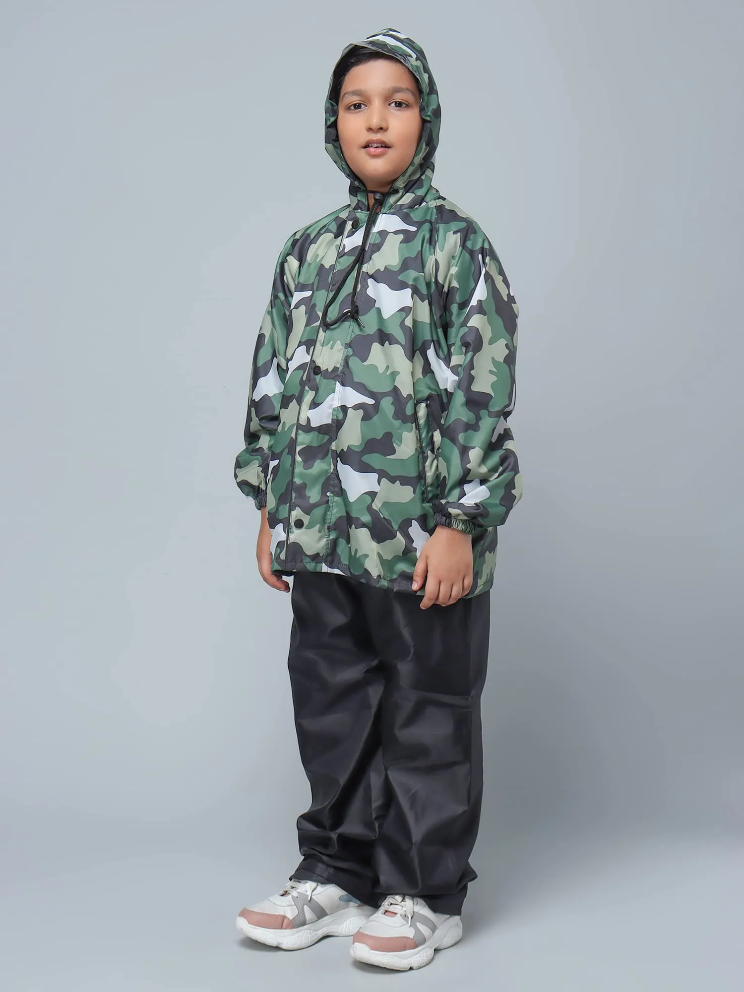 STRAUSS THE CLOWNFISH Comrad Series Kid's Waterproof Nylon Double Coating Reversible Raincoat with Hood and Reflector Logo at Back. Set of Top&Bottom. Printed Pouch Age-8-10 years (Green Camo)