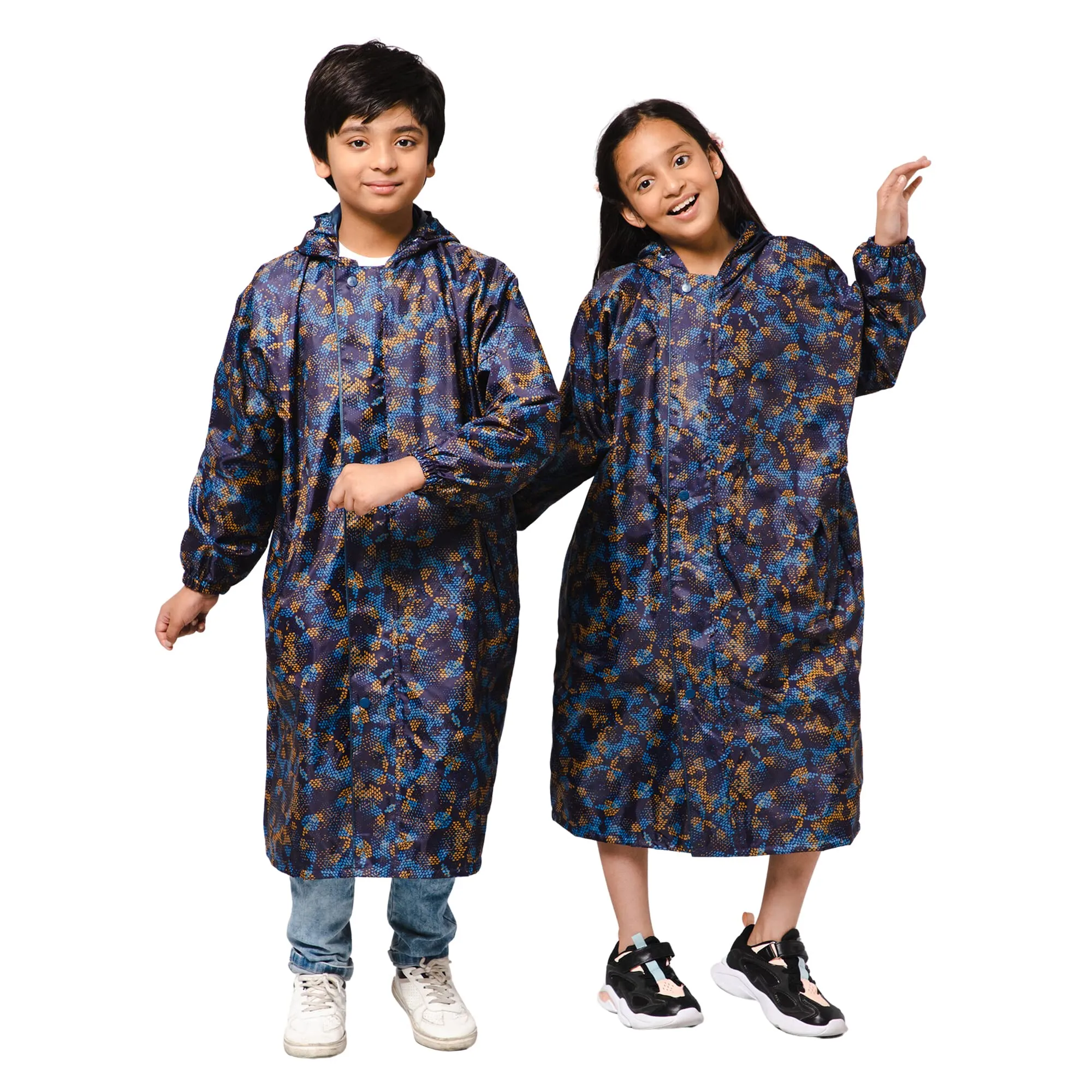 THE CLOWNFISH Splash Squad Series Kids Raincoat Waterproof Polyester Double Coating Reversible Longcoat with Hood and Reflector Logo at Back. Printed Plastic Pouch. Kid Age-5-6 years (Midnight Blue)