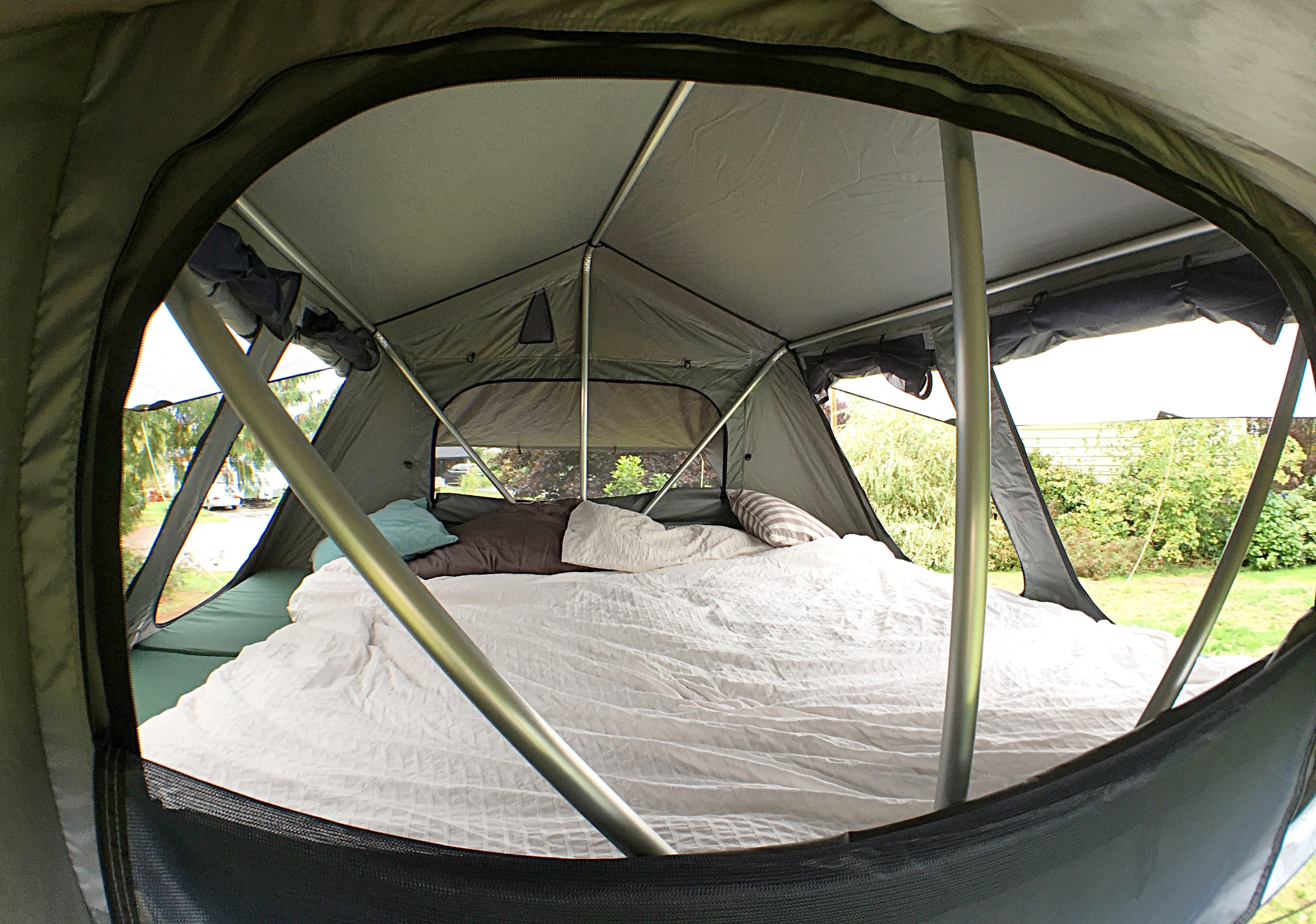 THE PENTHOUSE XL ROOF TOP TENT